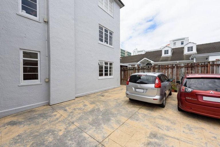 Photo of property in Norton Flats, 2/302 Willis Street, Aro Valley, Wellington, 6011