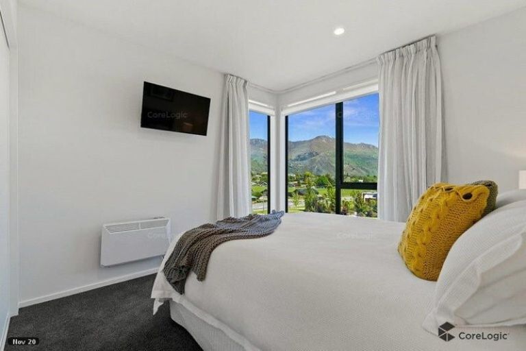 Photo of property in 14 Tuke Lane, Wanaka, 9305