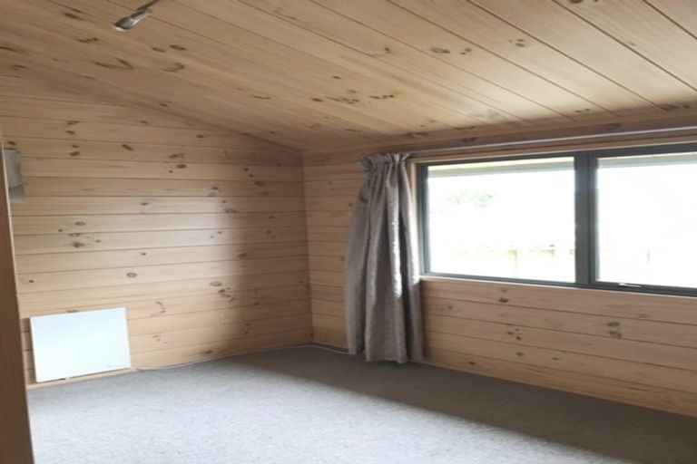 Photo of property in 8a Riverstone Drive, Riverstone Terraces, Upper Hutt, 5018