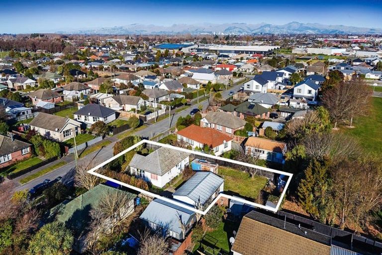 Photo of property in 17 Ealing Street, Northcote, Christchurch, 8052