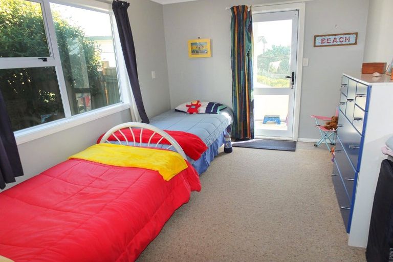 Photo of property in 34 Nelson Street, Foxton Beach, Foxton, 4815