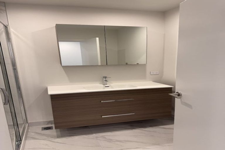 Photo of property in 8/43 Yeovil Road, Te Atatu Peninsula, Auckland, 0610