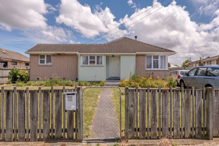 Photo of property in 15 Lambeth Crescent, Northcote, Christchurch, 8052