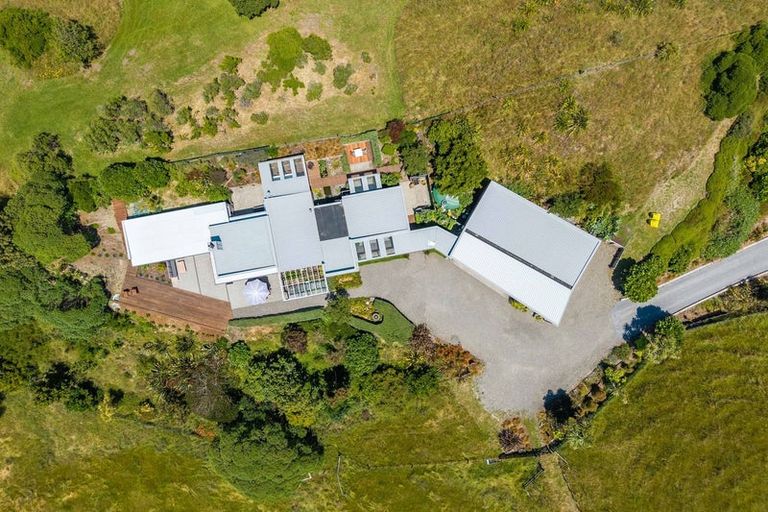 Photo of property in 104 Raukawa Road, Peka Peka, Waikanae, 5391