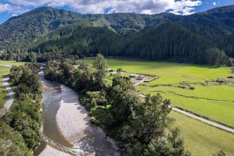 Photo of property in 61 Matiri West Bank Road, Matiri, Murchison, 7077