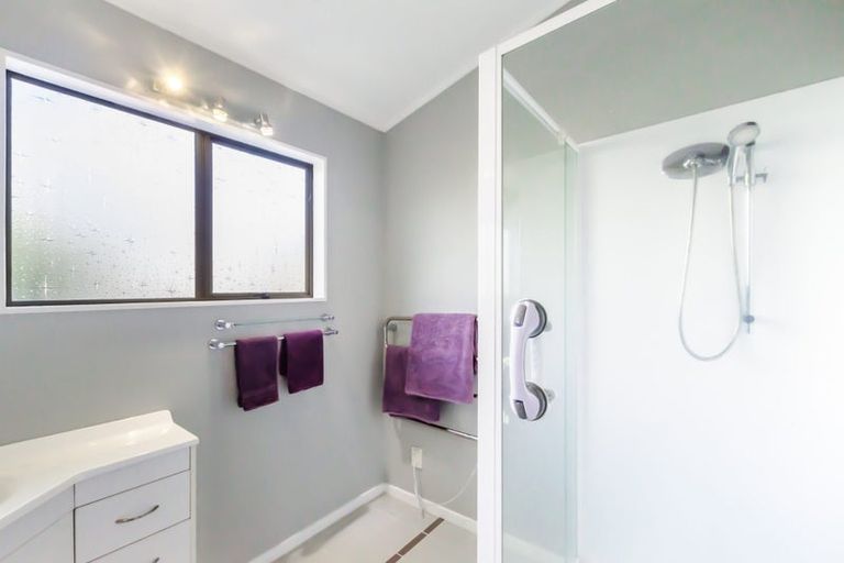 Photo of property in 27 Eruini Street, Waikanae Beach, Waikanae, 5036