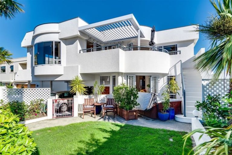 Photo of property in 29 Enfield Road, Hospital Hill, Napier, 4110