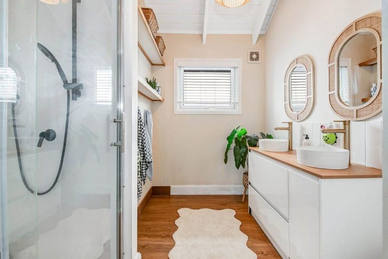 Photo of property in 61 Brian Crescent, Stanmore Bay, Whangaparaoa, 0932