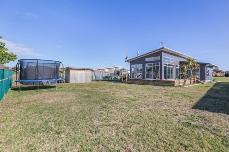 Photo of property in 42 Kent Avenue, Waitarere Beach, Levin, 5510