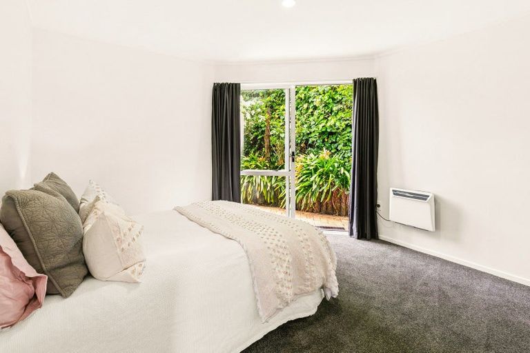 Photo of property in 5 Erskine Close, Island Bay, Wellington, 6023