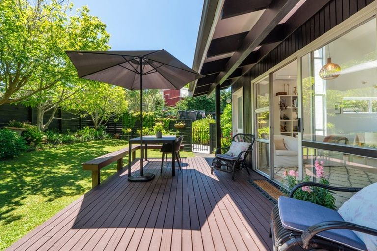 Photo of property in 1/41 Ravenwood Drive, Forrest Hill, Auckland, 0620