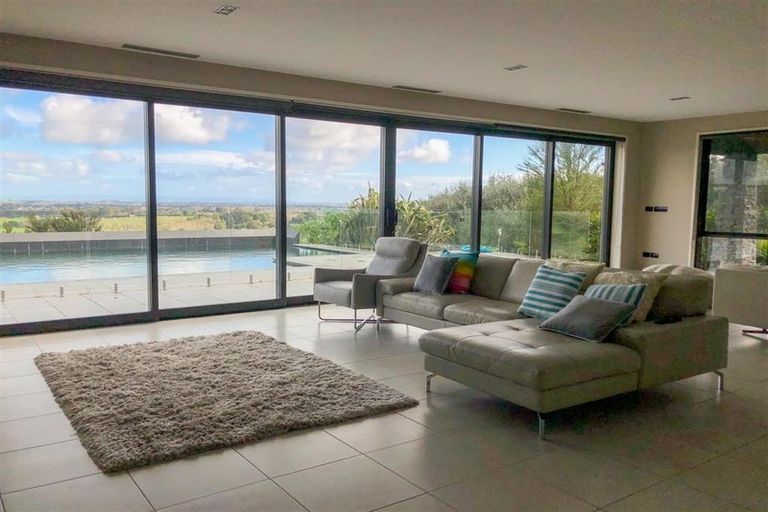 Photo of property in 45 Harry Dreadon Road, Opaheke, Papakura, 2584