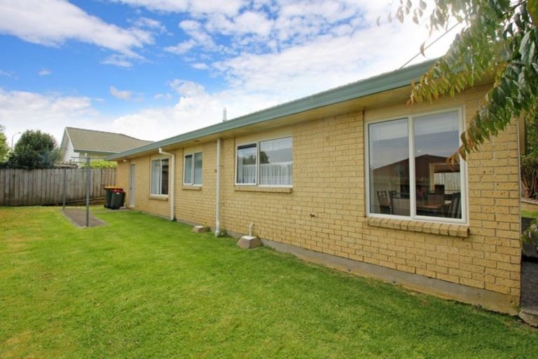 Photo of property in 2/7 Zurich Place, Weymouth, Auckland, 2103