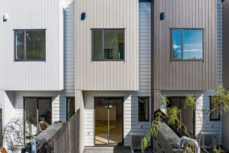 Photo of property in 5/721 Te Atatu Road, Te Atatu Peninsula, Auckland, 0610