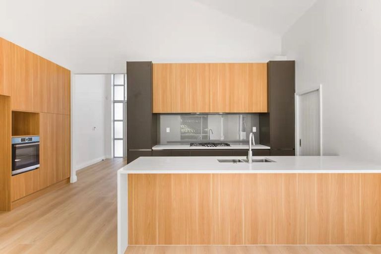 Photo of property in 22 Lorikeet Place, Unsworth Heights, Auckland, 0632