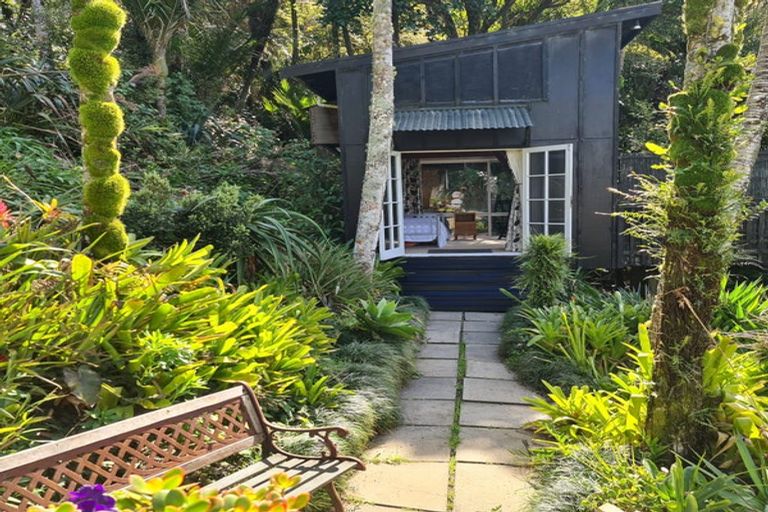 Photo of property in 10-12 Glenesk Road, Piha, New Lynn, 0772