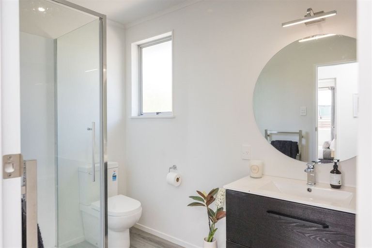 Photo of property in 22 Ruamahanga Crescent, Terrace End, Palmerston North, 4410