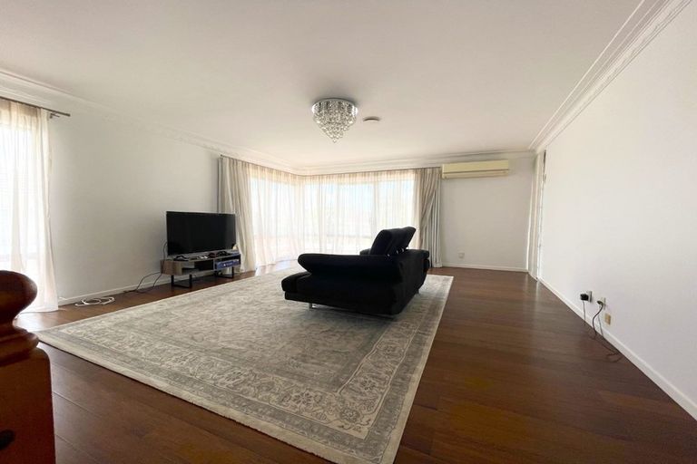 Photo of property in 7 Cherub Place, West Harbour, Auckland, 0618