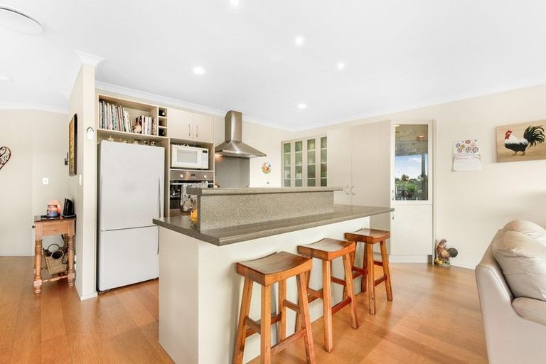 Photo of property in 14 Stranraer Crescent, Wattle Downs, Auckland, 2103