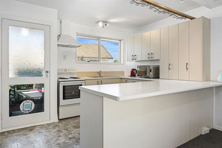 Photo of property in 5 Mckellar Place, Hornby, Christchurch, 8042