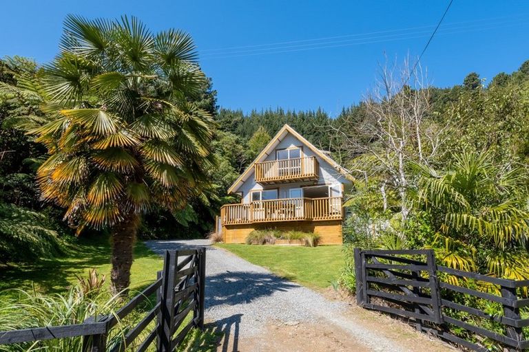 Photo of property in 34 Mccormicks Road, Whatamango Bay, Picton, 7281