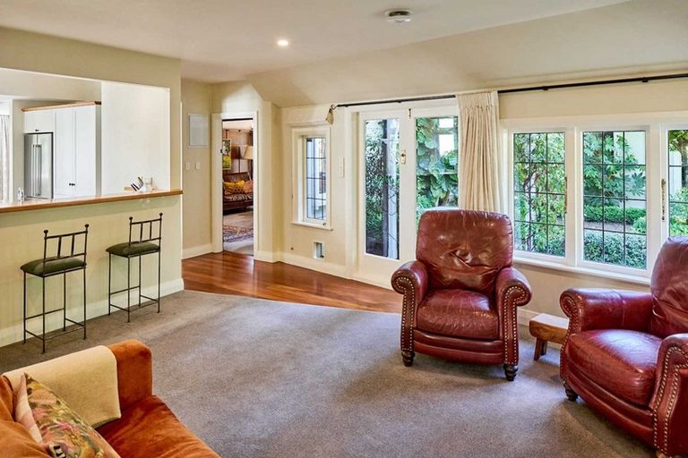 Photo of property in 3 Dillon Street, Lowry Bay, Lower Hutt, 5013