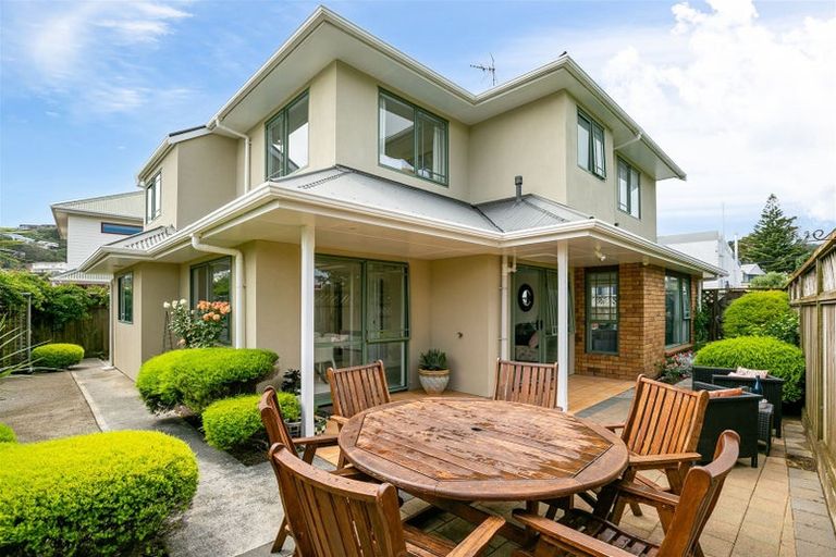 Photo of property in 15a The Quadrant, Miramar, Wellington, 6022