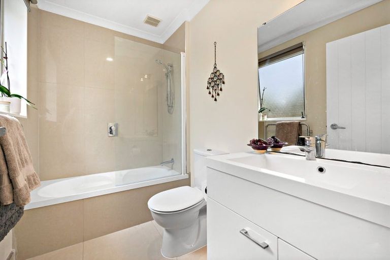 Photo of property in 11 Logan Place, Waiuku, 2123