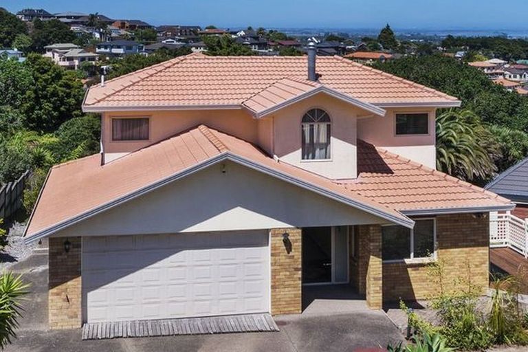 Photo of property in 53 Ribbonwood Crescent, Goodwood Heights, Auckland, 2105