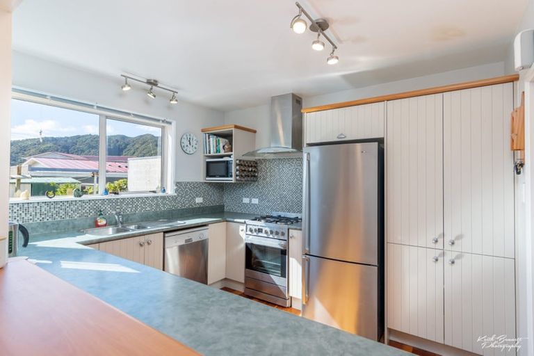 Photo of property in 8 Percy Cameron Street, Avalon, Lower Hutt, 5011