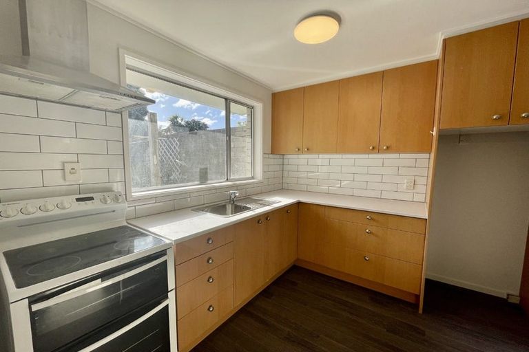 Photo of property in 1/7 Rangitane Street, Maupuia, Wellington, 6022