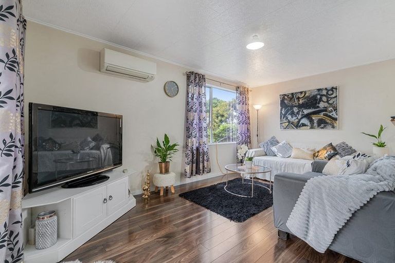 Photo of property in 8 Citril Place, Red Hill, Papakura, 2110