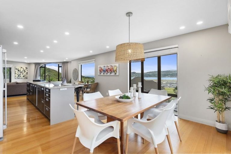 Photo of property in 5 Bunker Way, Strathmore Park, Wellington, 6022