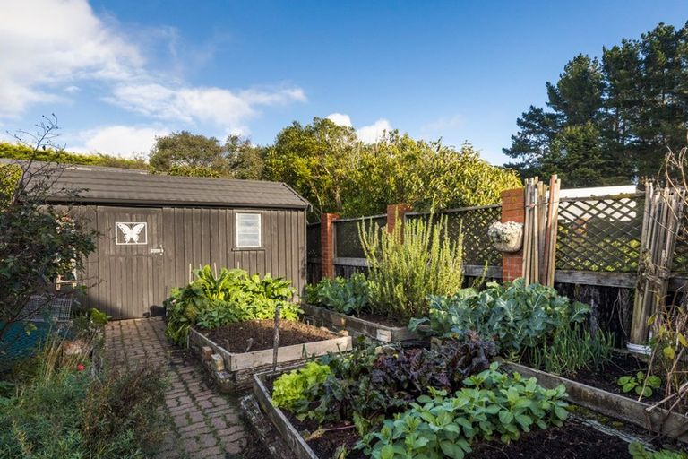 Photo of property in 38 Titirangi Drive, Fitzherbert, Palmerston North, 4471