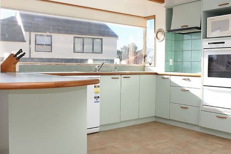 Photo of property in 53 Ribbonwood Crescent, Goodwood Heights, Auckland, 2105