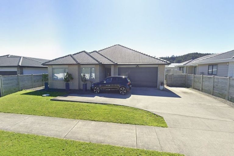 Photo of property in 15 Raymond Grace Avenue, Huapai, Kumeu, 0810