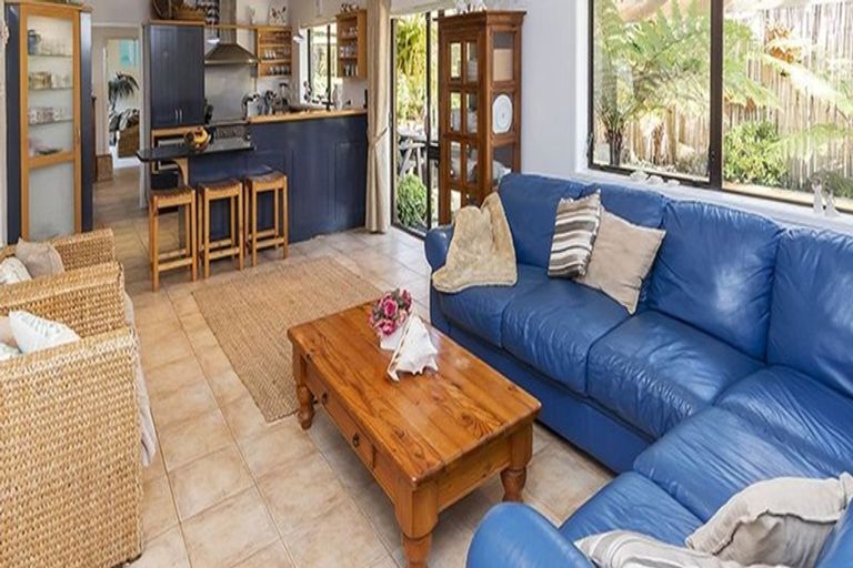 Photo of property in 2 Gardenia Grove, Half Moon Bay, Auckland, 2012