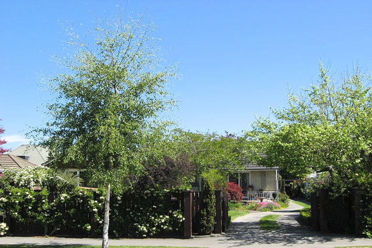 Photo of property in 205 Memorial Avenue, Burnside, Christchurch, 8053