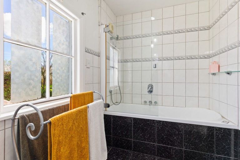 Photo of property in 121 North Manakau Road, Manakau, 5573