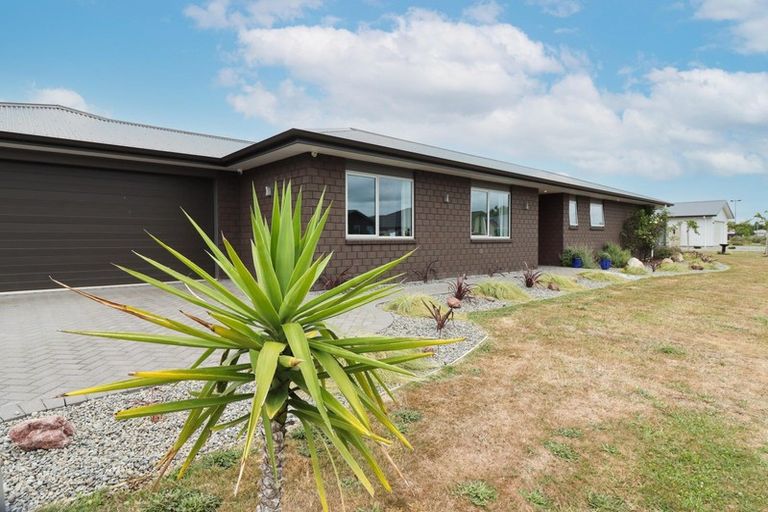 Photo of property in 1 Routhan Way, Carterton, 5713