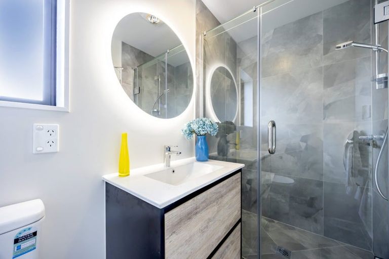 Photo of property in 14e Durham Street, Te Atatu Peninsula, Auckland, 0610