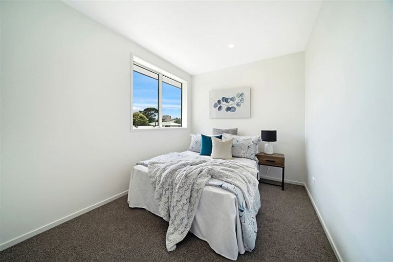 Photo of property in 14b Kirrie Avenue, Te Atatu South, Auckland, 0610