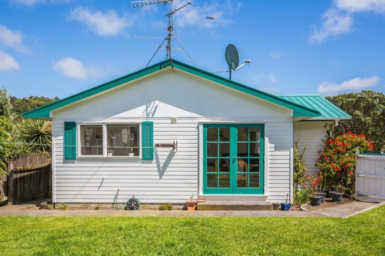 Photo of property in 1 Ensign Lane, Whitby, Porirua, 5024