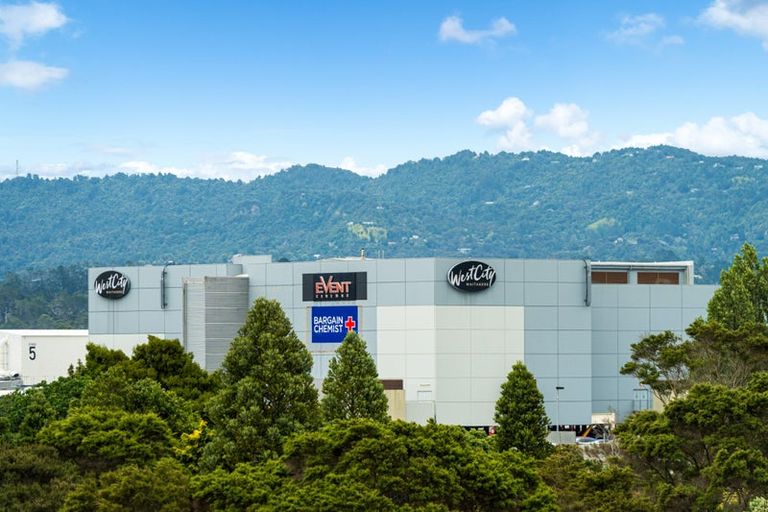 Photo of property in 35d Edmonton Road, Henderson, Auckland, 0612