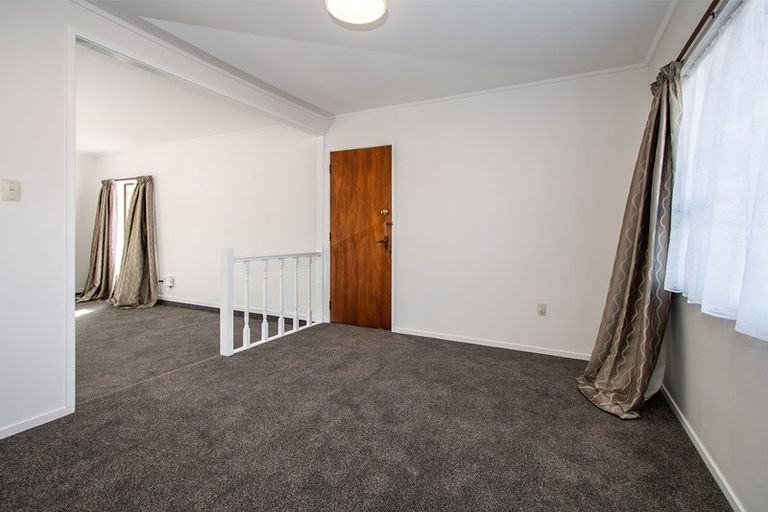 Photo of property in 17 Ti Nana Crescent, Henderson, Auckland, 0610