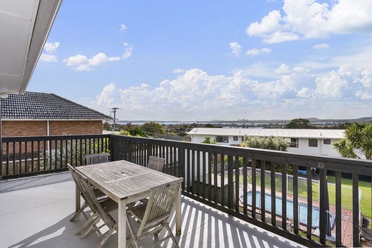 Photo of property in 29 Te Atatu Road, Te Atatu South, Auckland, 0610