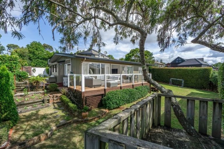 Photo of property in 72 Aberdeen Road, Campbells Bay, Auckland, 0620