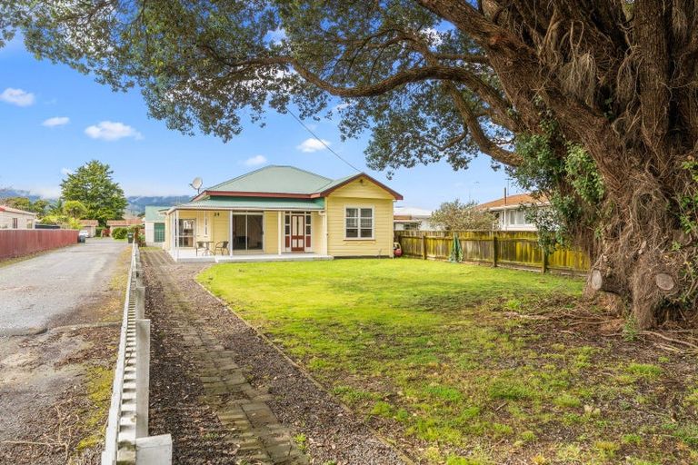 Photo of property in 24 Domain Road, Otaki, 5512
