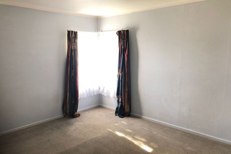 Photo of property in 1/11 Ballater Place, Highland Park, Auckland, 2010