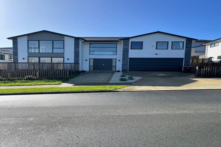 Photo of property in 4 Celestial Crescent, Orewa, 0931